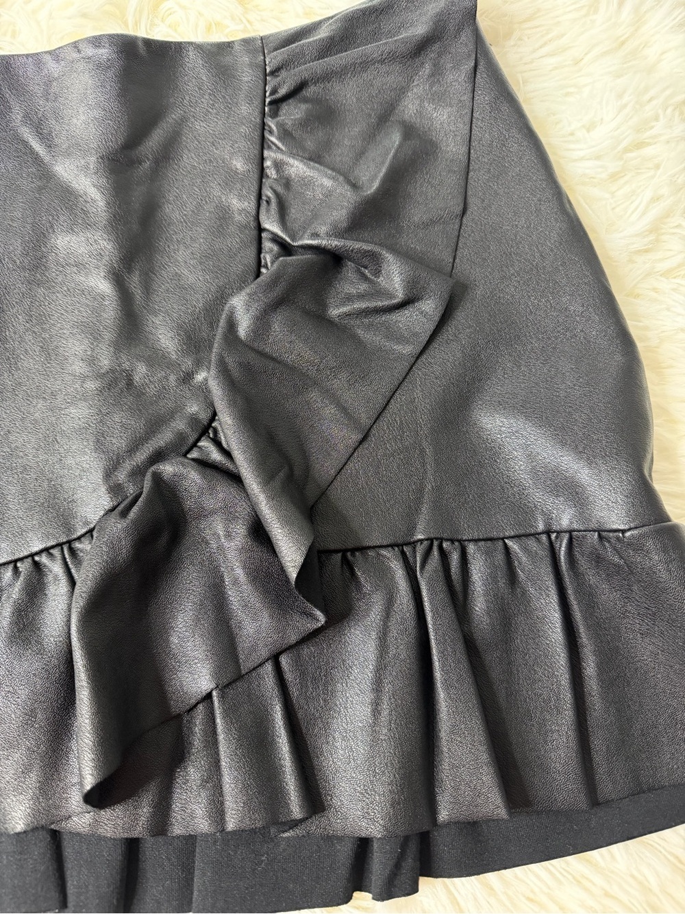 Amanda Uprichard Faux Leather Ruffle Mini Skirt P Black Preppy  Minimalist - Picture 4 of 10